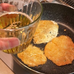 ピザ用チーズのフライパンでカリカリ焼き レシピ 作り方 By Yunapi クックパッド 簡単おいしいみんなのレシピが360万品