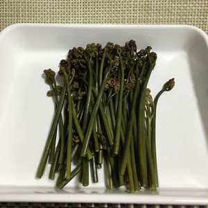 簡単失敗なし 重曹でワラビのアク抜き レシピ 作り方 By Crispbacon クックパッド 簡単おいしいみんなのレシピが356万品