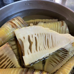 筍 重曹だけで灰汁抜き レシピ 作り方 By だるだるま クックパッド 簡単おいしいみんなのレシピが360万品