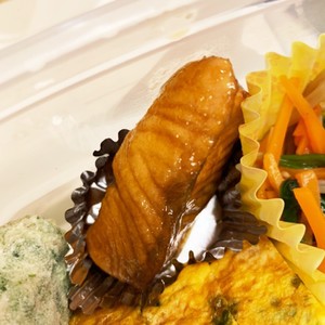 お弁当のおかず サーモンの照り焼き レシピ 作り方 By Apple521 クックパッド 簡単おいしいみんなのレシピが354万品