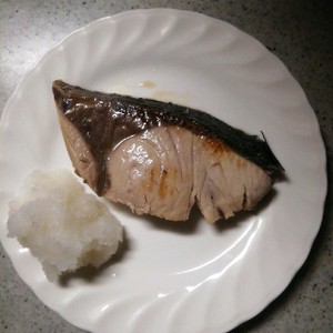 油なしでもふっくら 鰤の塩焼き レシピ 作り方 By ままにゃん クックパッド 簡単おいしいみんなのレシピが354万品