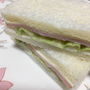 ハム チーズのサンドイッチ レシピ 作り方 By スージー ジル クックパッド 簡単おいしいみんなのレシピが352万品