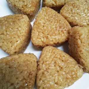 炊飯器で簡単 焼おにぎり qにも レシピ 作り方 By カズの嫁 クックパッド 簡単おいしいみんなのレシピが352万品