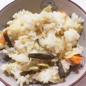 鶏ゴボウの炊き込みご飯 噂の だし道楽 レシピ 作り方 By モコヴィヴィラブ クックパッド 簡単おいしいみんなのレシピが351万品