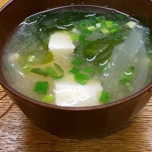 新玉ねぎと 生わかめと 豆腐のお味噌汁 レシピ 作り方 By 水玉 金魚 クックパッド 簡単おいしいみんなのレシピが359万品