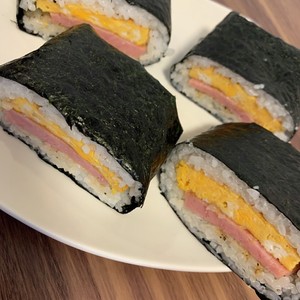 ポーク卵おにぎり 沖縄版スパムむすび レシピ 作り方 By かえる 環太平洋 クックパッド 簡単おいしいみんなのレシピが354万品