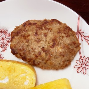 びっくりドンキー風ジューシーハンバーグ レシピ 作り方 By 新米幸せママ クックパッド 簡単おいしいみんなのレシピが352万品