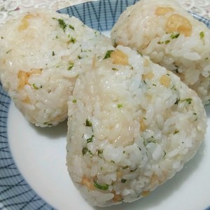 天かすと青のりおにぎり 悪魔のおにぎり レシピ 作り方 By Mtg クックパッド 簡単おいしいみんなのレシピが353万品