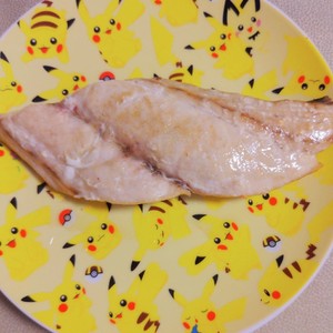ふっくら焼ける フライパンで鰆の塩焼き レシピ 作り方 By Yanapie クックパッド 簡単おいしいみんなのレシピが355万品