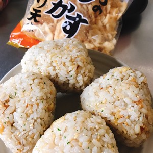 天かすと青のりおにぎり 悪魔のおにぎり レシピ 作り方 By Mtg クックパッド 簡単おいしいみんなのレシピが353万品