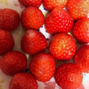 豆知識 いちごは水で洗いましょう レシピ 作り方 By マリゴン25 クックパッド 簡単おいしいみんなのレシピが365万品