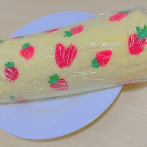 いちご模様のロールケーキ レシピ 作り方 By さおりん クックパッド 簡単おいしいみんなのレシピが356万品