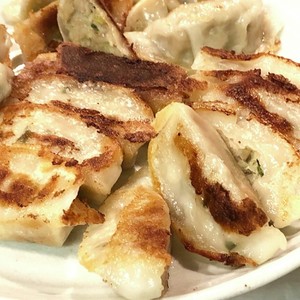 宇都宮発 冷凍餃子の美味しい焼き方 レシピ 作り方 By まーーーこ クックパッド 簡単おいしいみんなのレシピが359万品