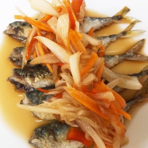 小鯖を釣って南蛮漬けに レシピ 作り方 By Mari クックパッド 簡単おいしいみんなのレシピが361万品
