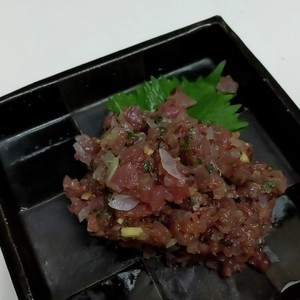 簡単おつまみ 鰹のたたきのなめろう レシピ 作り方 By Hirokoh クックパッド 簡単おいしいみんなのレシピが354万品