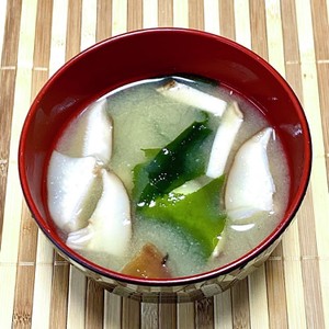 生椎茸とわかめの味噌汁 レシピ 作り方 By バウンド クックパッド 簡単おいしいみんなのレシピが360万品