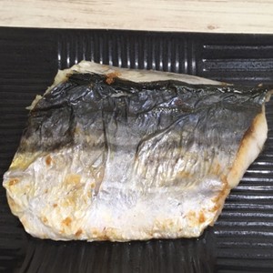 ふっくら焼ける フライパンで鰆の塩焼き レシピ 作り方 By Yanapie クックパッド 簡単おいしいみんなのレシピが354万品