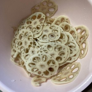 蓮根の穴の中まで綺麗になる裏技 レシピ 作り方 By ヒナピコ クックパッド 簡単おいしいみんなのレシピが359万品
