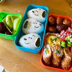 キャラ弁 スヌーピーのラップ巻きおにぎり レシピ 作り方 By Namimocchi クックパッド 簡単おいしいみんなのレシピが364万品