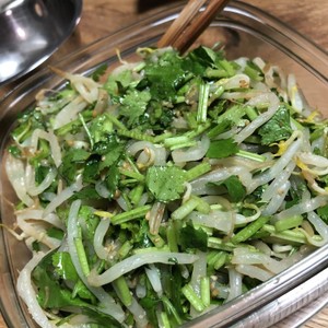 パクチーともやしのサラダ レシピ 作り方 By ぶんクック クックパッド 簡単おいしいみんなのレシピが357万品