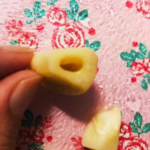 にんにくの皮と芯を同時につるっと取る方法 レシピ 作り方 By いっとまま クックパッド 簡単おいしいみんなのレシピが361万品