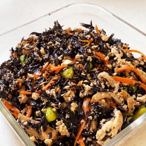 セブン風 お豆腐とひじきの煮物 再現 レシピ 作り方 By ｍｏｋｏｓｎｏｗ クックパッド 簡単おいしいみんなのレシピが355万品