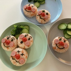 アンパンマンおにぎり キャラ弁 レシピ 作り方 By Mai Mai クックパッド 簡単おいしいみんなのレシピが355万品