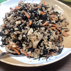 セブン風 お豆腐とひじきの煮物 再現 レシピ 作り方 By ｍｏｋｏｓｎｏｗ クックパッド 簡単おいしいみんなのレシピが355万品