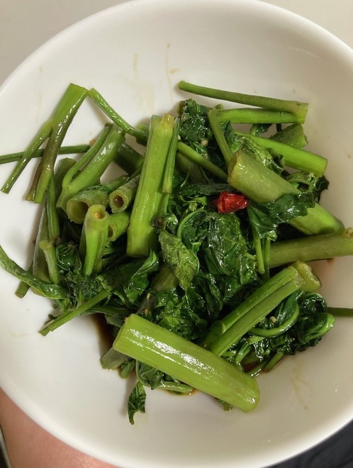 秒殺 空芯菜 あさがお菜 で青菜炒め レシピ 作り方 By いなれい クックパッド 簡単おいしいみんなのレシピが376万品