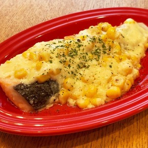 簡単 オーブンで鮭のコーンマヨネーズ焼き レシピ 作り方 By Maricha N クックパッド 簡単おいしいみんなのレシピが360万品