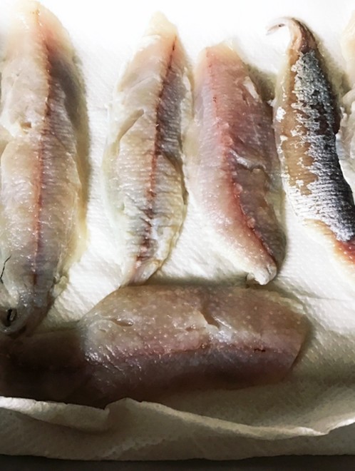 ワカシの刺身 三枚おろし レシピ 作り方 By 藤井２１ クックパッド 簡単おいしいみんなのレシピが375万品