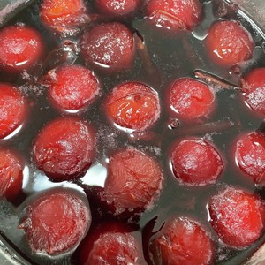 簡単 皮ごとプラムのコンポート レシピ 作り方 By Kamoran クックパッド 簡単おいしいみんなのレシピが372万品
