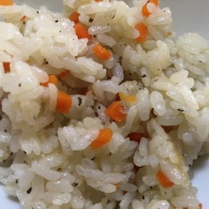 牛脂の旨味とけこんだ人参の炊き込みご飯 レシピ 作り方 By のの0777 クックパッド 簡単おいしいみんなのレシピが360万品