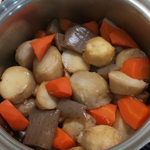 子供の好きな里芋 人参 蒟蒻の煮物 レシピ 作り方 By ｈｅｆ クックパッド 簡単おいしいみんなのレシピが366万品