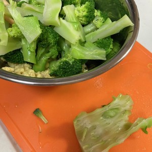 捨てないで 簡単ブロッコリーの皮のむき方 レシピ 作り方 By ごまみぐなん クックパッド 簡単おいしいみんなのレシピが358万品