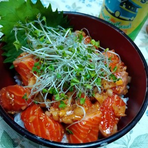 コストコの生サーモンで満腹ポキ丼 レシピ 作り方 By Daisukenta クックパッド 簡単おいしいみんなのレシピが357万品