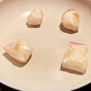 フライパンで お餅を焼こう レシピ 作り方 By トウコロモシ クックパッド 簡単おいしいみんなのレシピが360万品