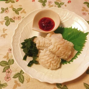 ぷりっぷり鱧の湯引き 炙り 梅肉ソースで レシピ 作り方 By Mikko6 クックパッド 簡単おいしいみんなのレシピが361万品