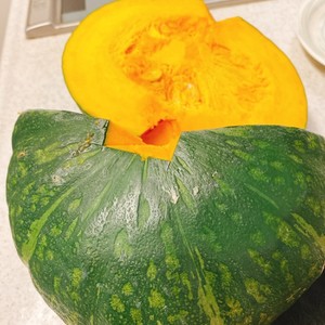 硬い丸ごとかぼちゃを切りやすくする方法 レシピ 作り方 By モスグリーン７ クックパッド 簡単おいしいみんなのレシピが358万品