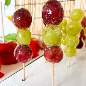 絶対失敗しない 簡単ぶどう飴 いちご飴 レシピ 作り方 By かぞくのごはん クックパッド 簡単おいしいみんなのレシピが371万品