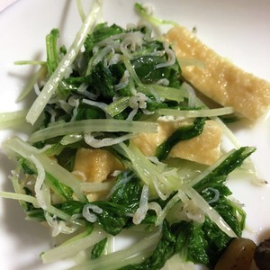 ごま油でやみつき 水菜と油揚げしらす炒め レシピ 作り方 By Casao クックパッド 簡単おいしいみんなのレシピが361万品