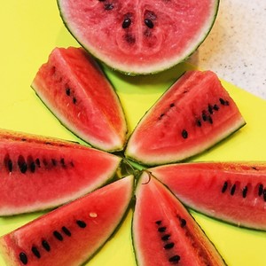 パクパク 種無しカットスイカの作り方 レシピ 作り方 By Arakawanai クックパッド 簡単おいしいみんなのレシピが365万品