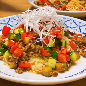 ひき肉と夏野菜 アレンジ 冷やし中華 レシピ 作り方 By 55nok 22 クックパッド 簡単おいしいみんなのレシピが359万品