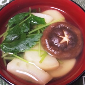 生麩と三つ葉のお吸い物 レシピ 作り方 By ひとみのレシピ クックパッド 簡単おいしいみんなのレシピが366万品