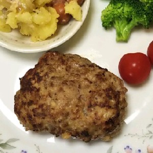ハンバーグをジューシー肉汁あふれる裏技7 レシピ 作り方 By 植野シェフ クックパッド 簡単おいしいみんなのレシピが360万品