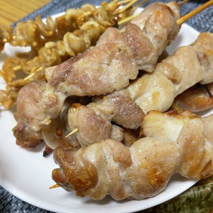 オーブンで焼く焼鳥の作り方 塩 たれ レシピ 作り方 By Miella クックパッド 簡単おいしいみんなのレシピが366万品