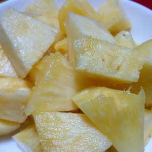 簡単 パイナップルの葉の取り方と切り方 レシピ 作り方 By めかまはぉ クックパッド 簡単おいしいみんなのレシピが365万品