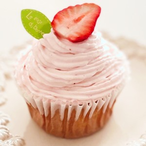 苺のデコレーションカップケーキ レシピ 作り方 By Nyonta クックパッド 簡単おいしいみんなのレシピが370万品