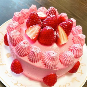 デコ ピンク生クリームショートケーキ レシピ 作り方 By 夜蝶主婦 クックパッド 簡単おいしいみんなのレシピが373万品