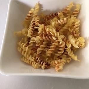レンジでノンフライ マカロニスナック レシピ 作り方 By Shokolat クックパッド 簡単おいしいみんなのレシピが368万品